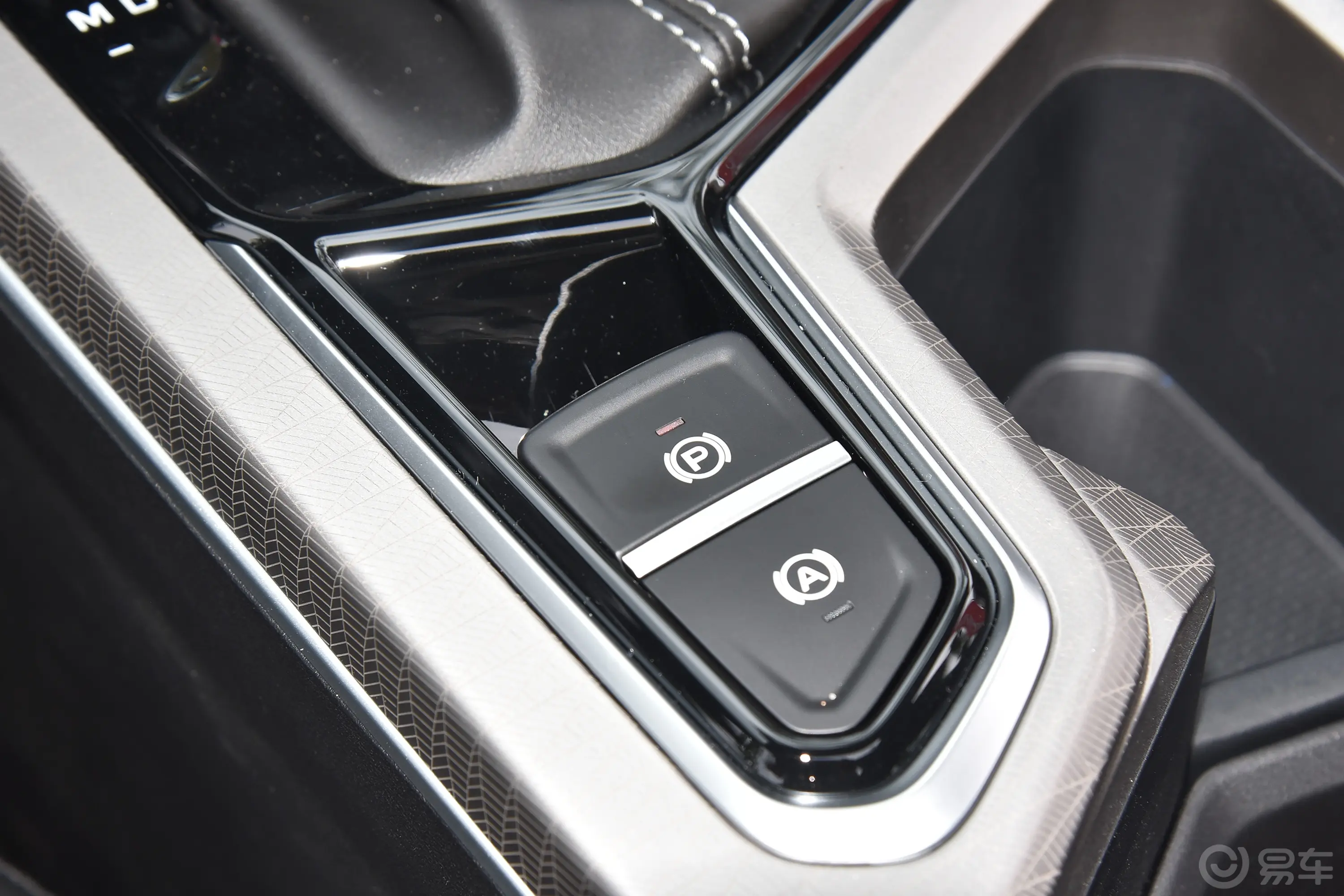 帝豪第4代 1.5L CVT尊贵型驻车制动