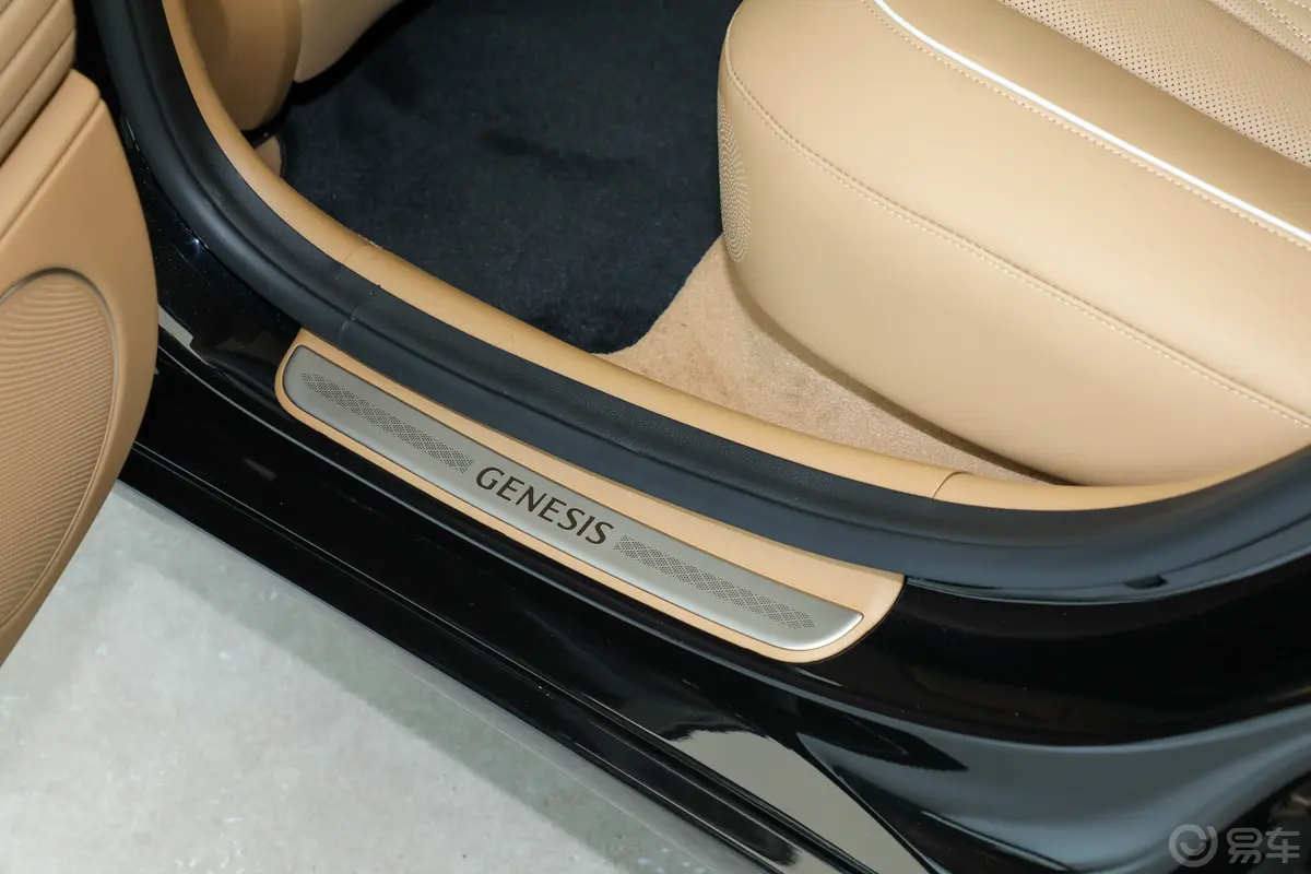 捷尼赛思G802.5T 四驱旗舰版后排空间