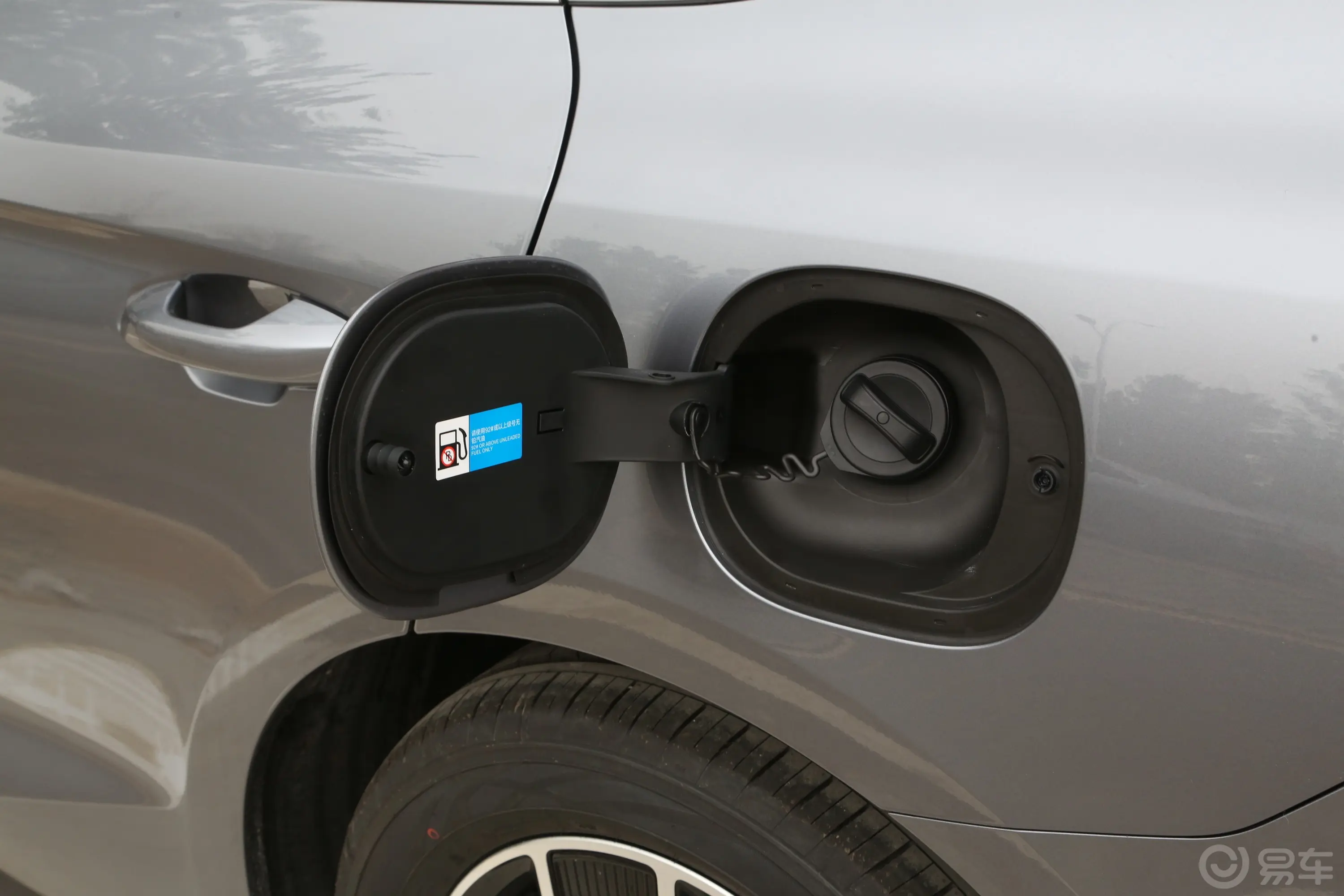 秦LDM-i 1.5L 120km 领先型加油口