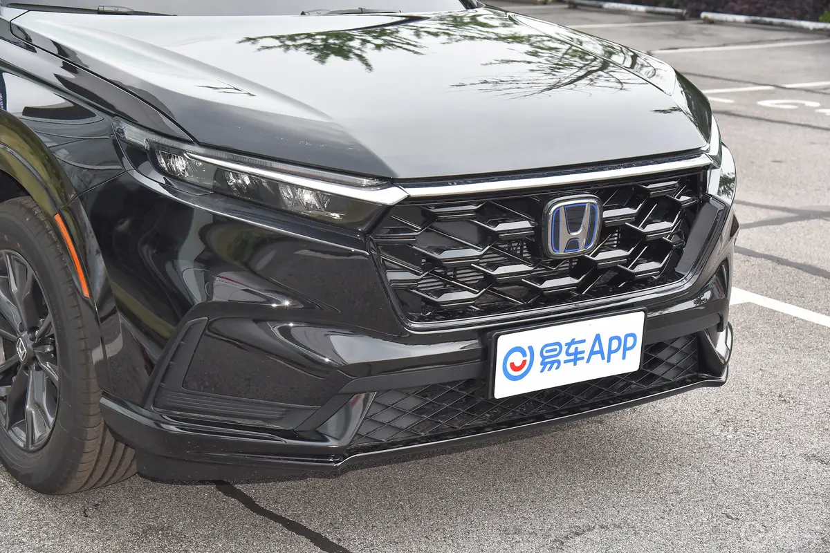 本田CR-Ve:HEV 2.0L 两驱智逸版前格栅侧俯拍