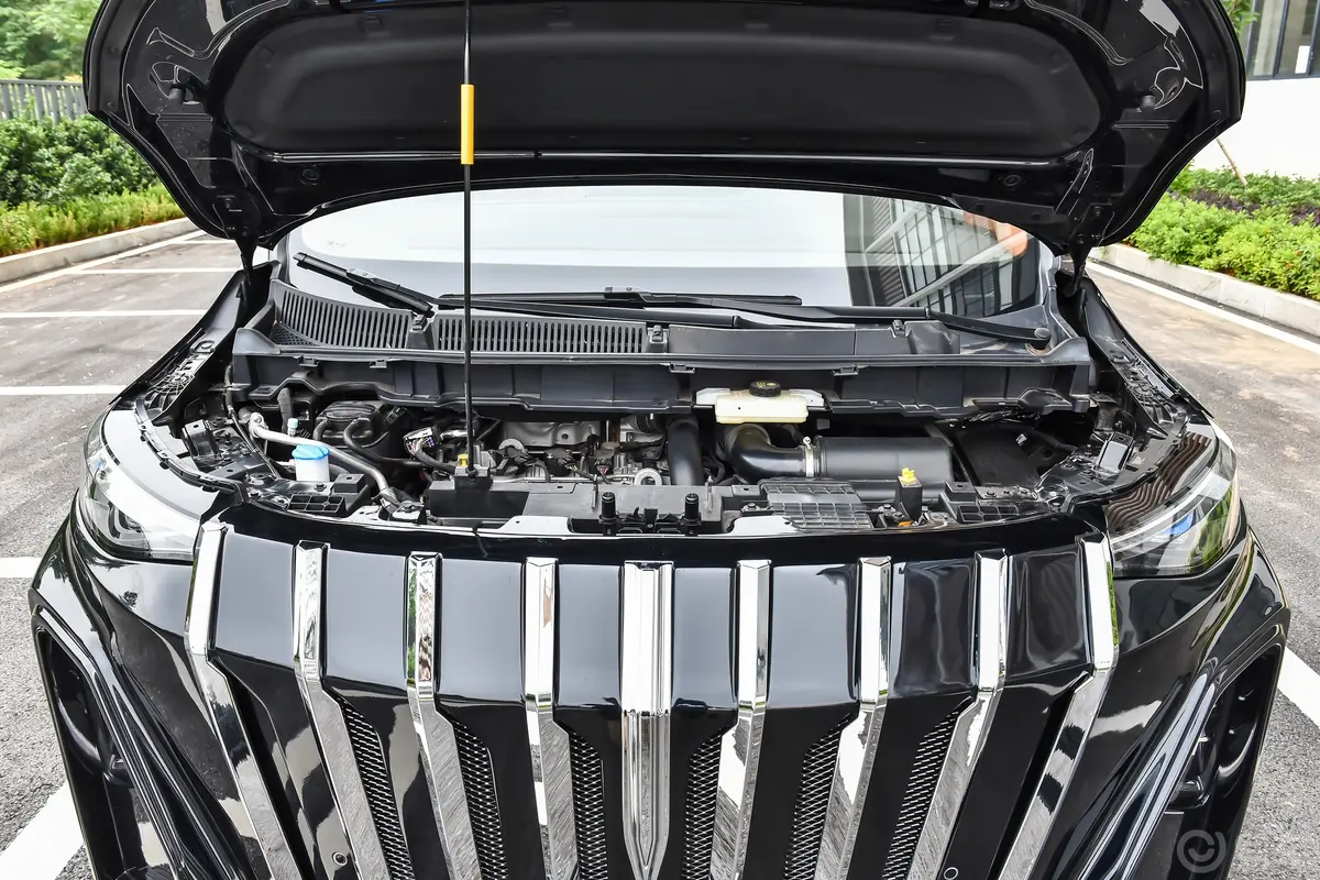 纵横家2.0T 尊享版前舱整体