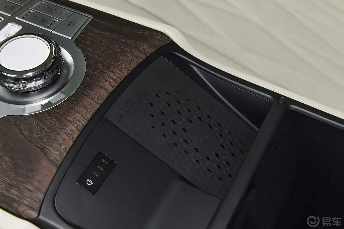 捷尼赛思G802.5T 两驱旗舰版后排功能