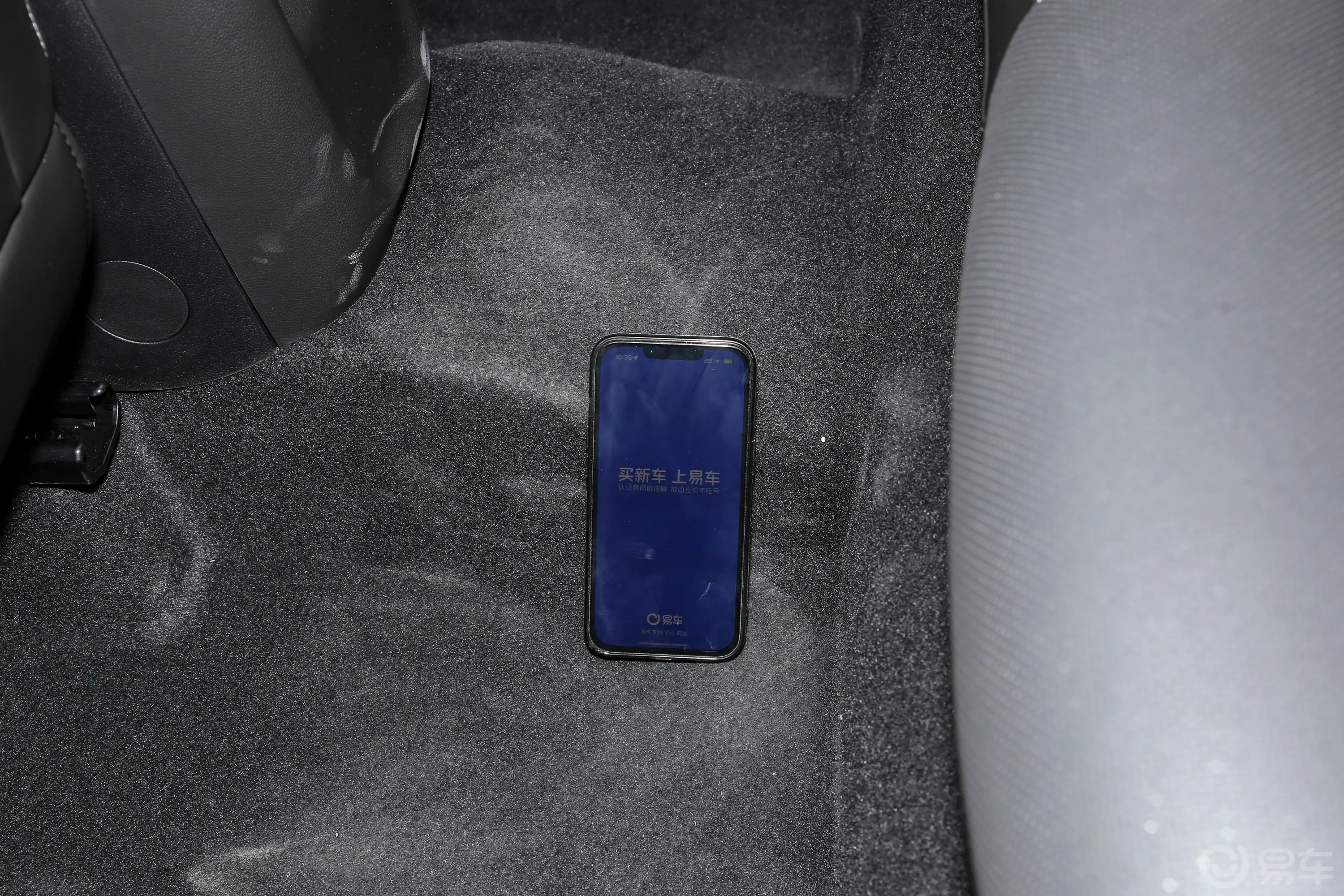昂科威Plus昂科威Plus 28T 两驱豪华版后排地板中间位置