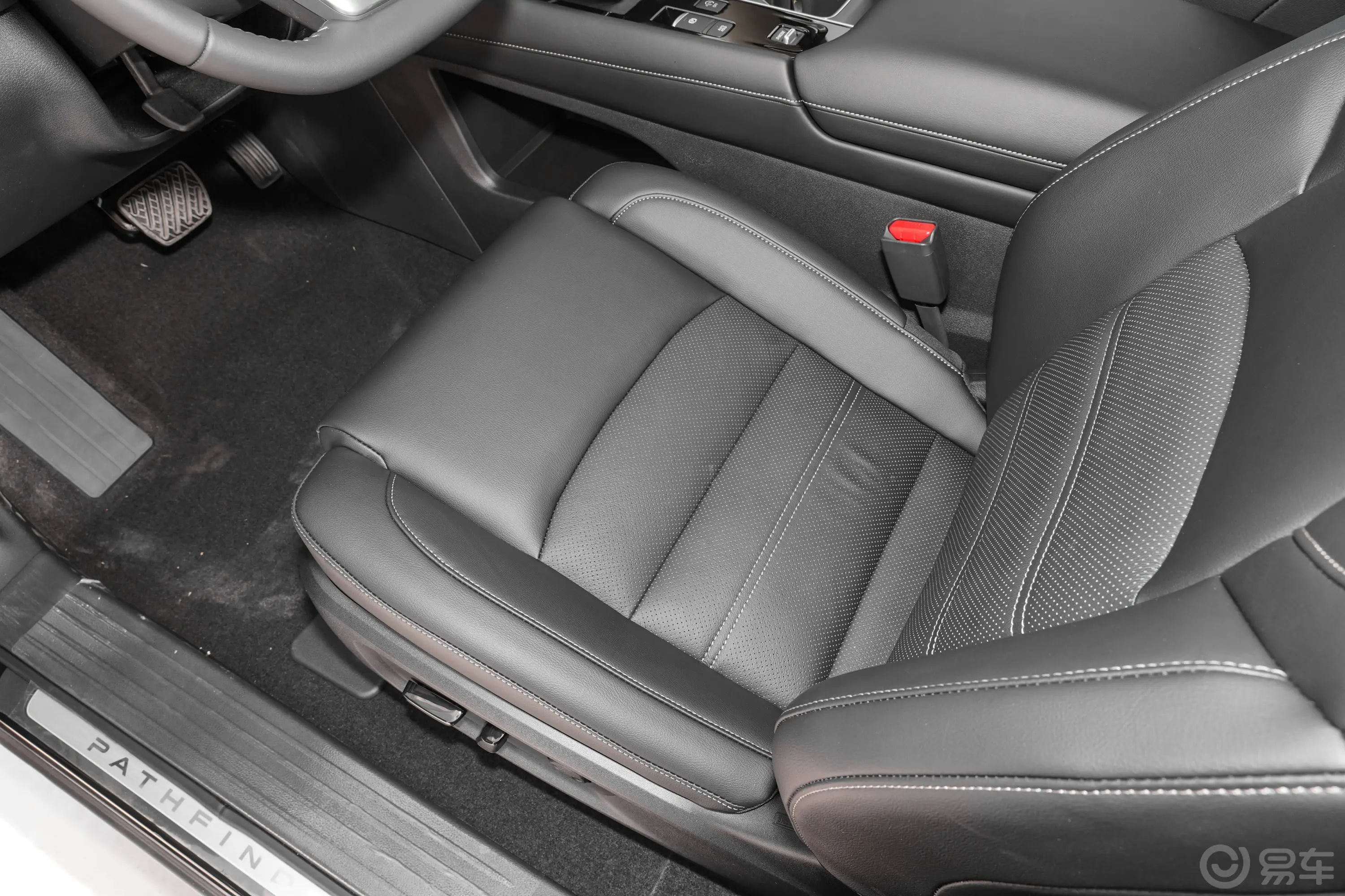 PATHFINDER 探陆2.0T 两驱智享版 6座主驾驶位