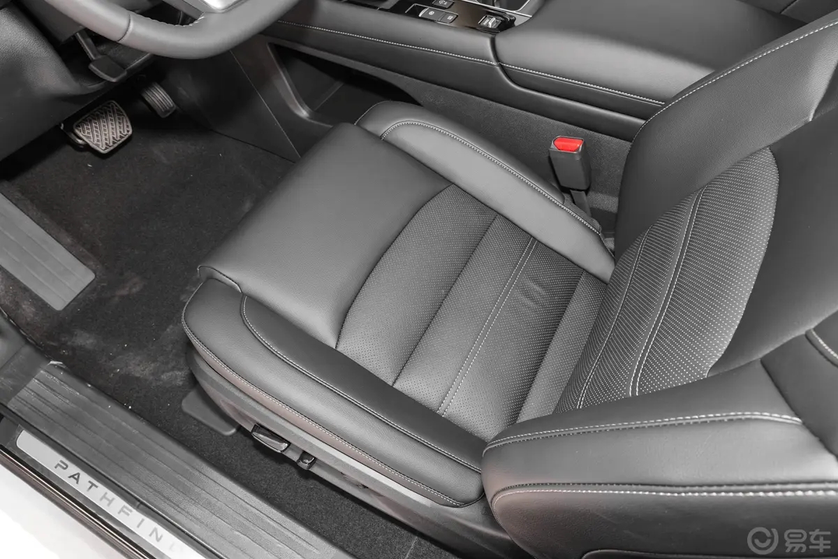 PATHFINDER 探陆2.0T 两驱智享版 6座主驾驶位