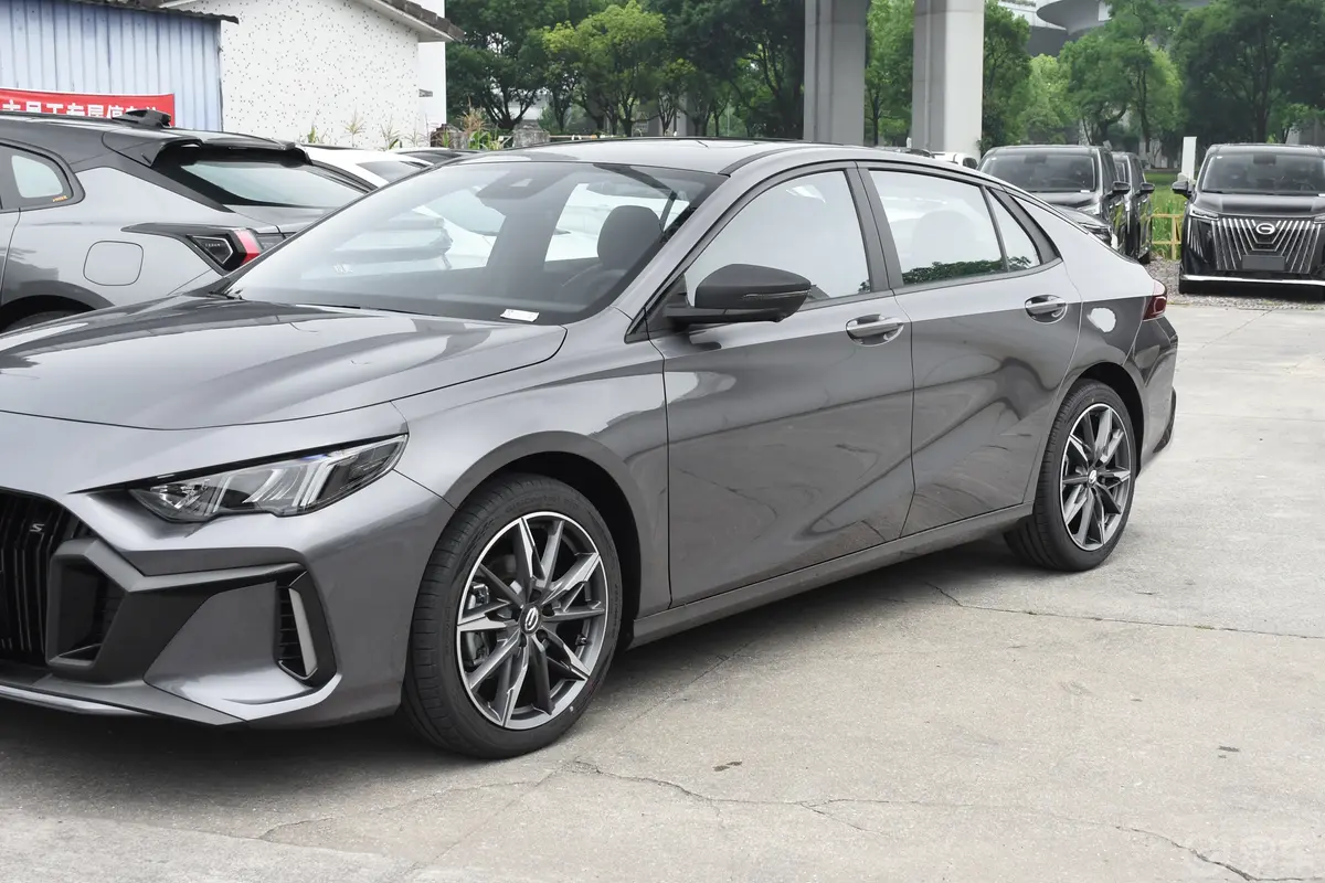 影豹270T 双离合S版外观细节