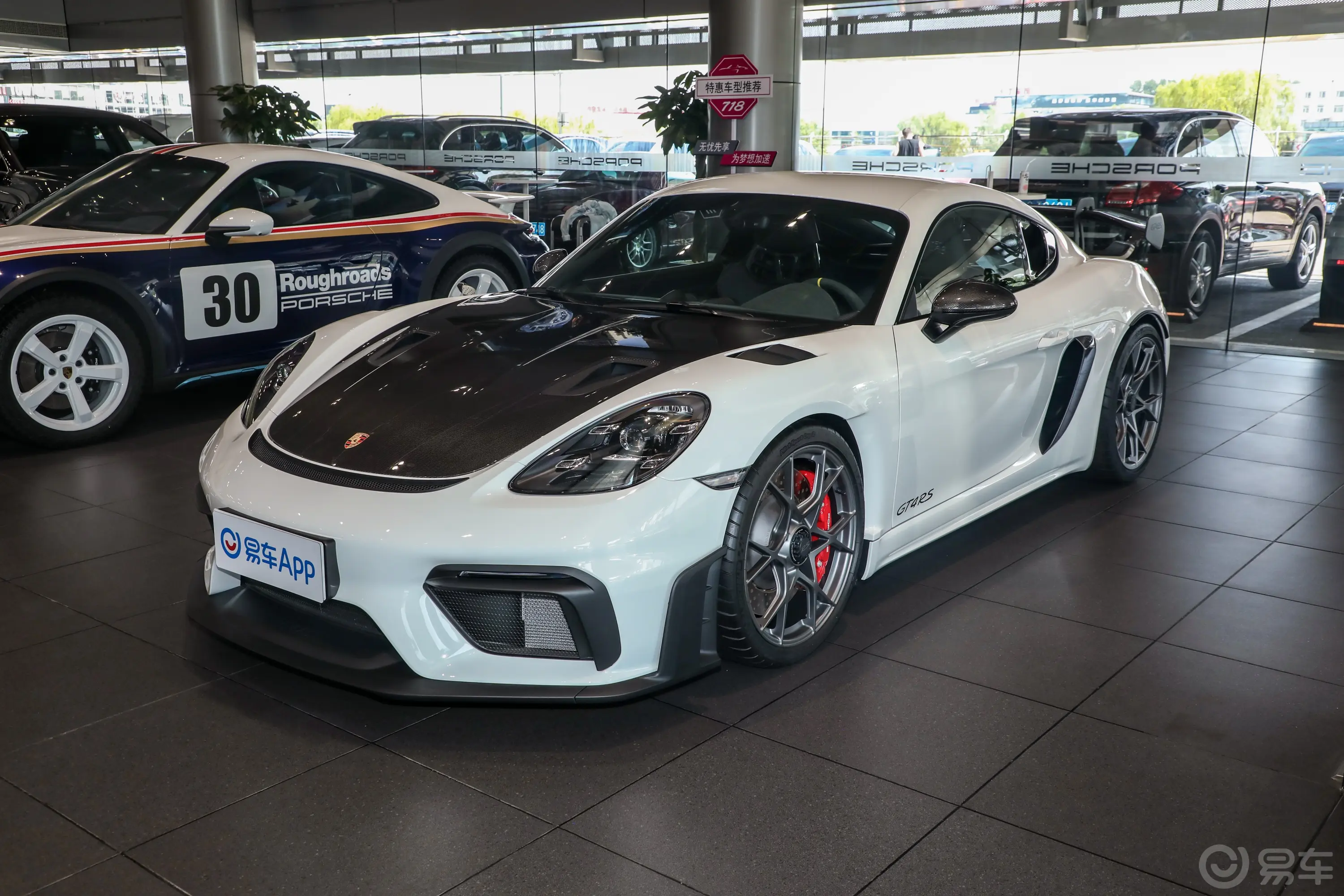 保时捷718Cayman GT4 RS 4.0L侧前45度车头向左水平