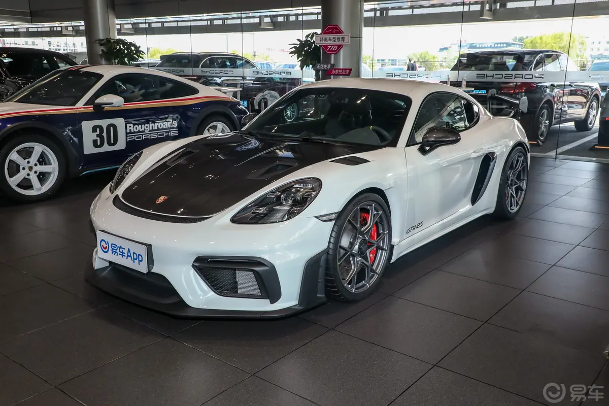 保时捷718Cayman GT4 RS 4.0L侧前45度车头向左水平