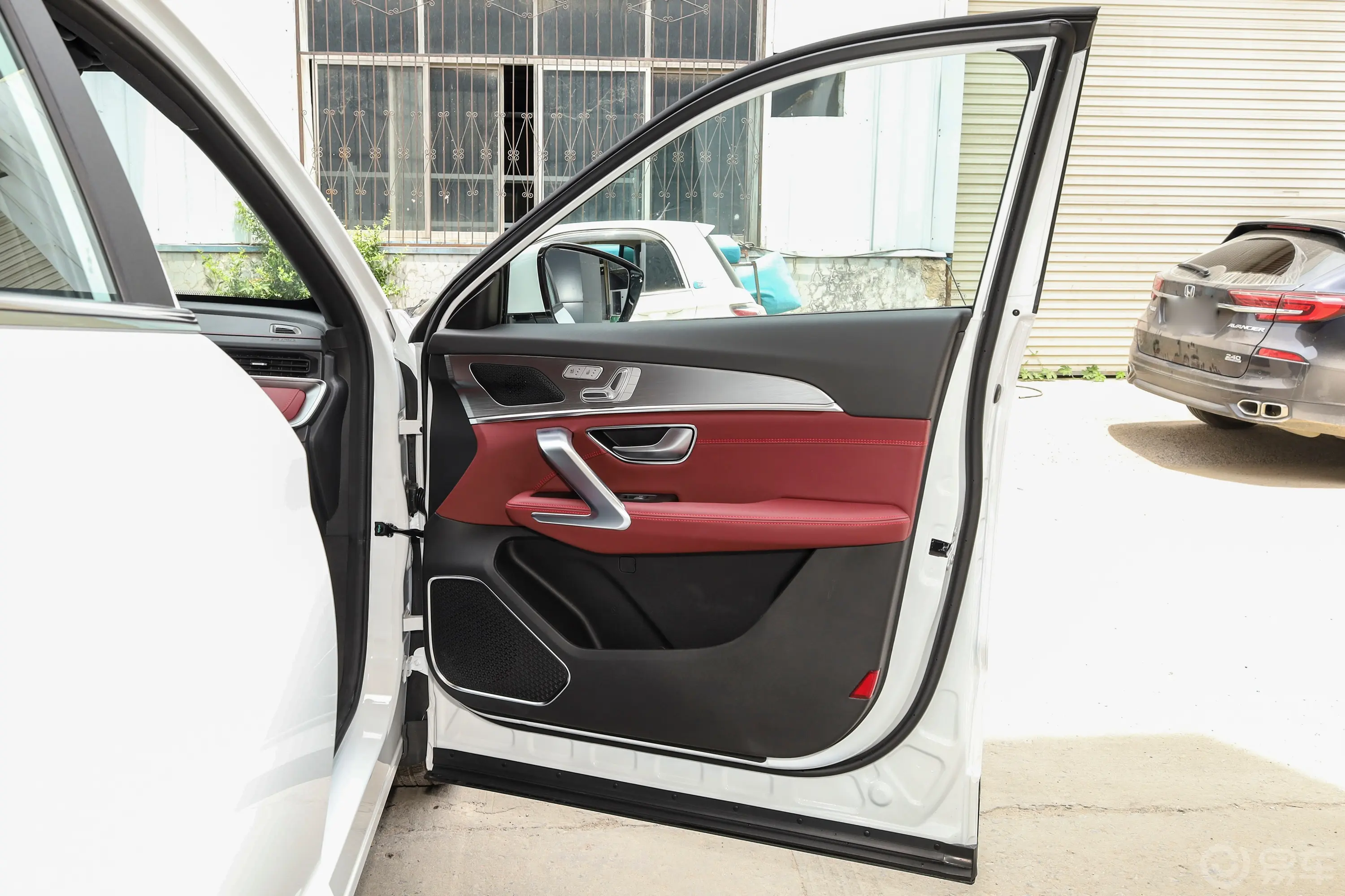 捷途X70 PLUS冠军版 1.5T 双离合冠军MAX+版 5座副驾侧前车门