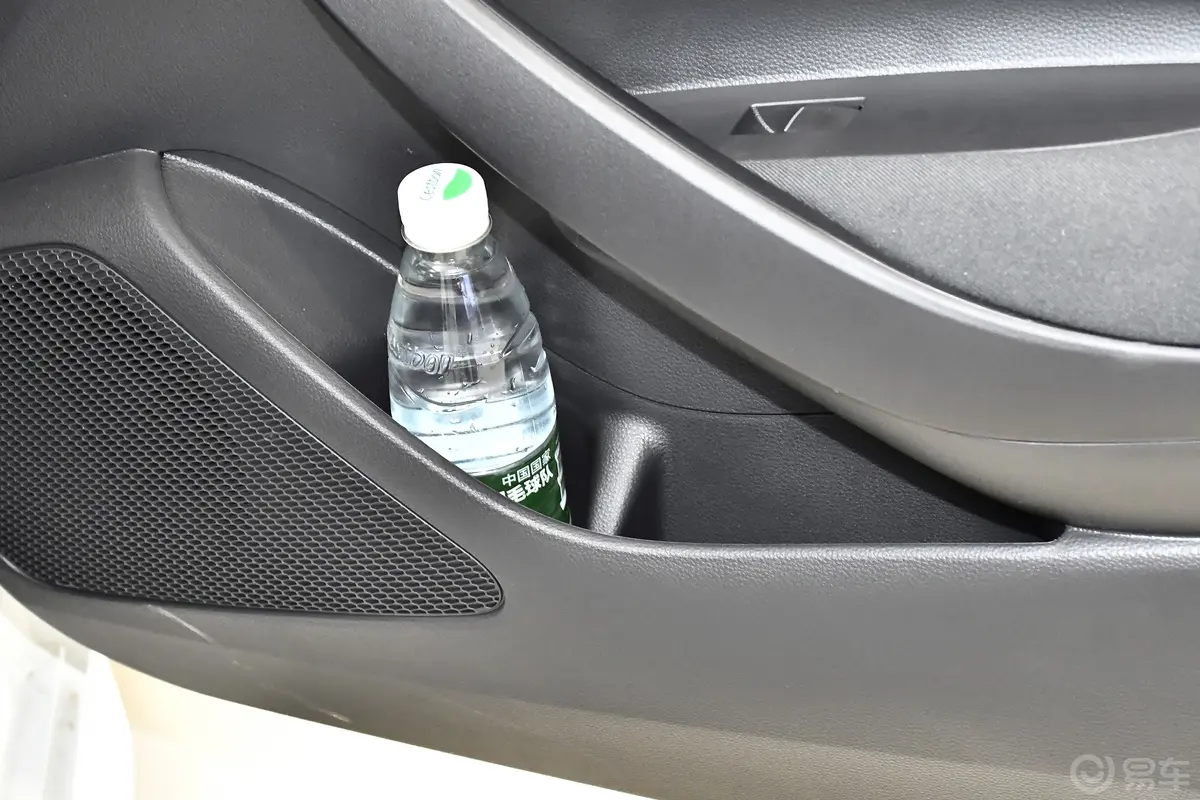 雷凌1.5L 豪华版副驾驶位