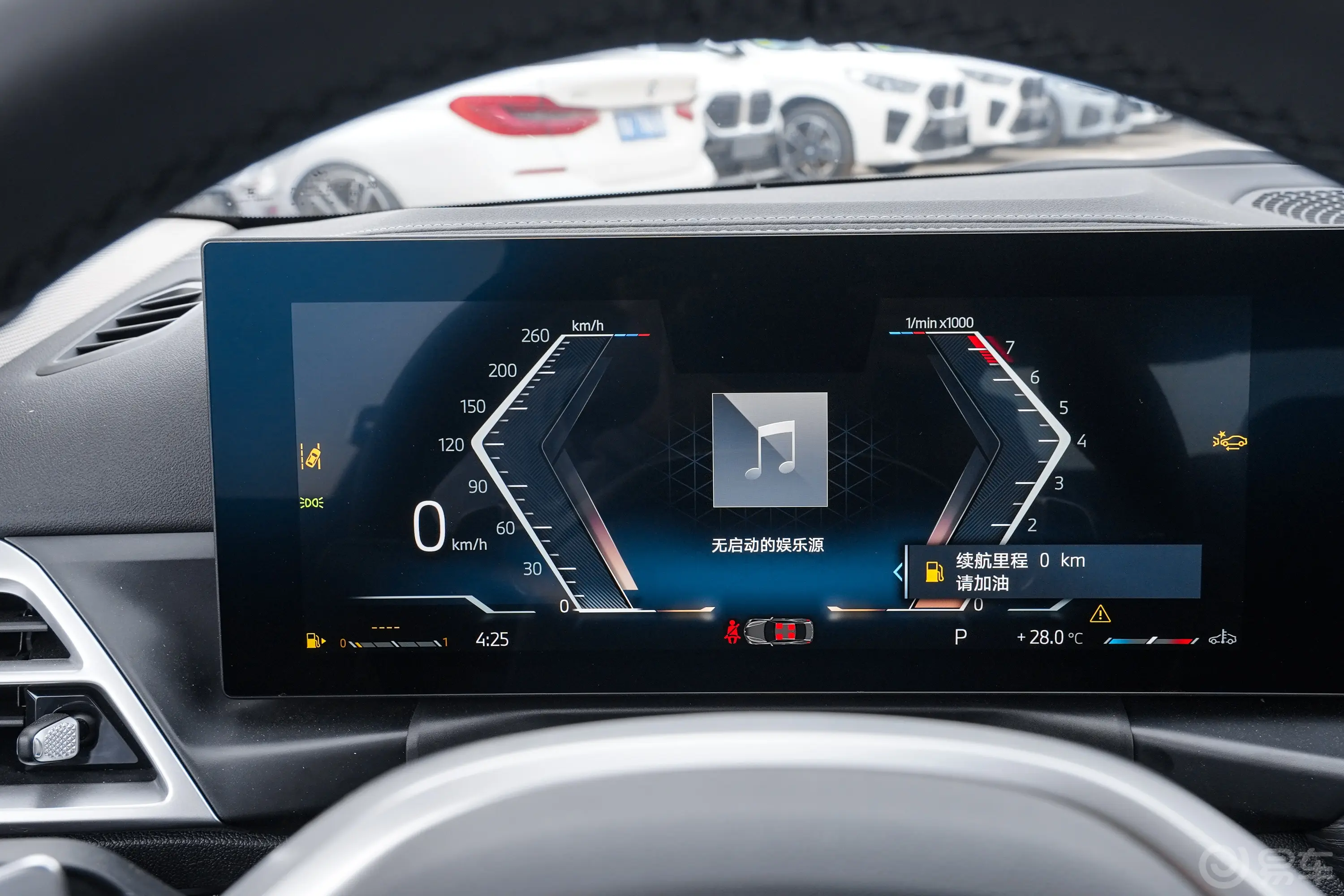 宝马4系双门轿跑车 425i M运动套装主驾驶位