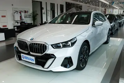 2024款 宝马5系 530Li 领先型 M运动套装外观