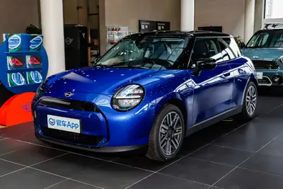 2024款 电动MINI COOPER 456km COOPER E 经典派外观