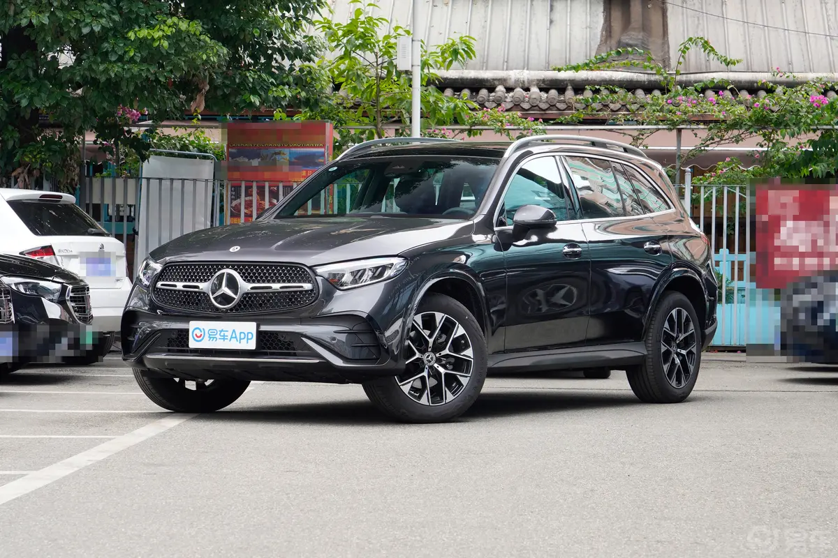奔驰GLC改款 GLC 260 L 4MATIC 豪华型 5座侧前45度车头向左水平