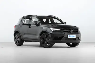 2025款 沃尔沃XC40 B4 四驱智远极夜黑版外观