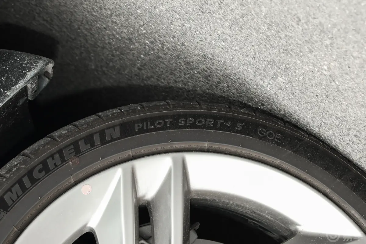 捷尼赛思G802.5T 四驱旗舰版动力底盘