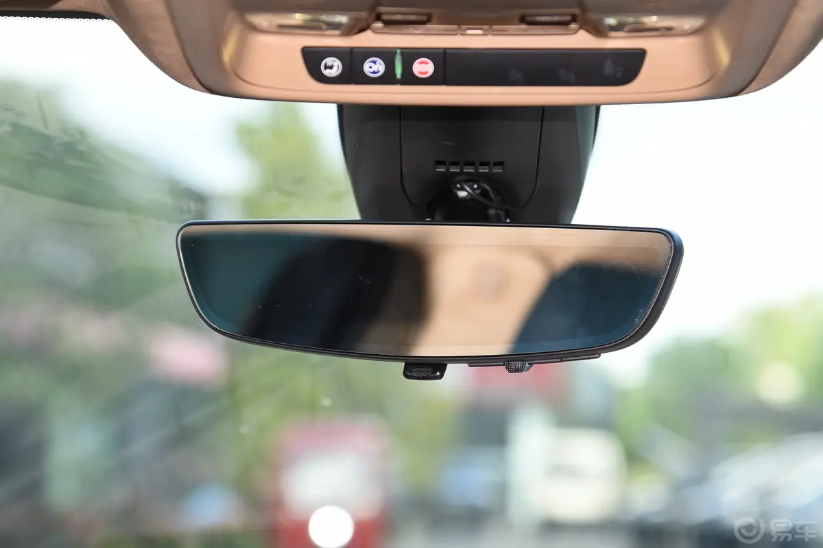 凯迪拉克XT5轻混 2.0T 四驱铂金型内后视镜