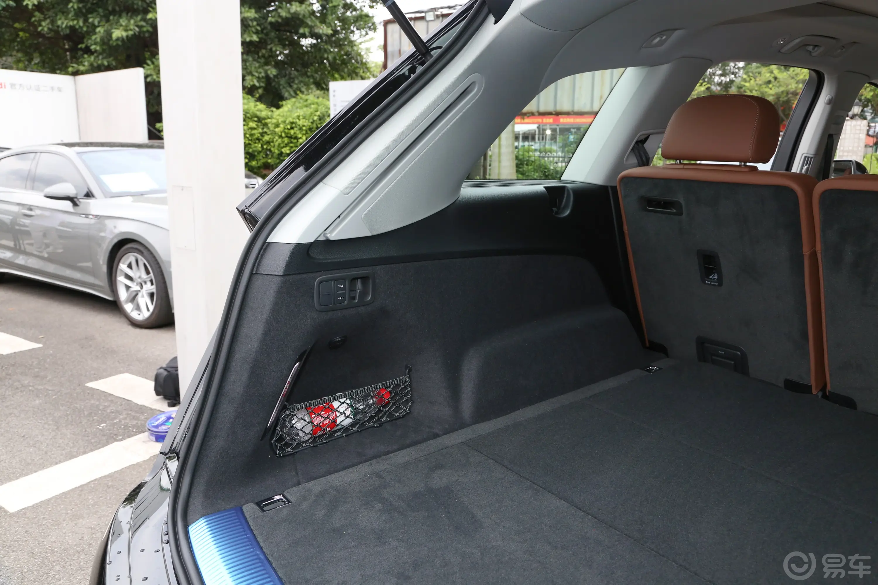 奥迪Q745 TFSI quattro S line黑武士型 5座后备厢