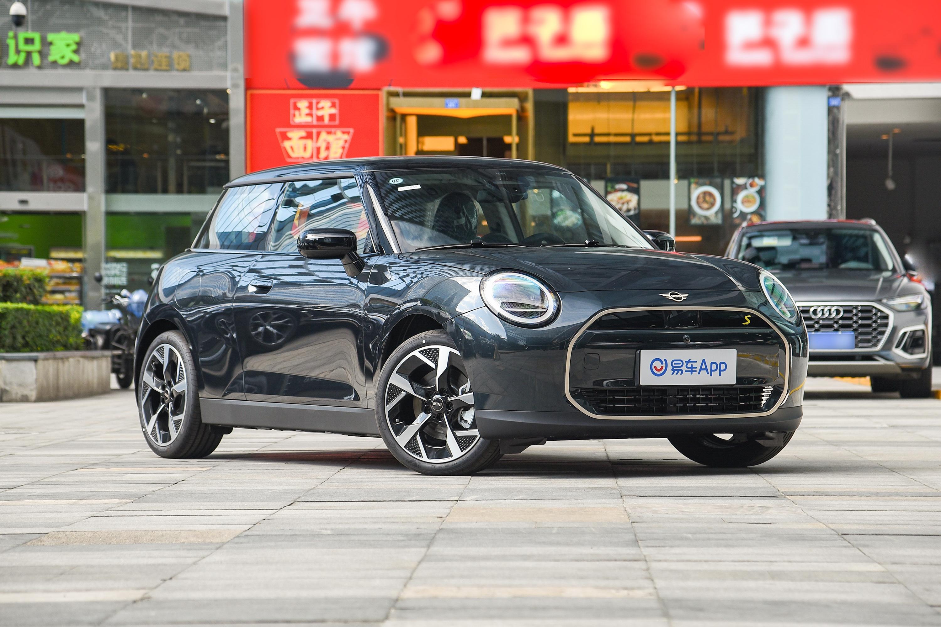 【电动MINI COOPER452km COOPER SE 艺术家侧前45度车头向右水平图片-汽车图片大全】-易车
