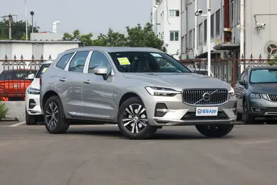 2025款 沃尔沃XC60 B5 四驱智逸豪华版外观