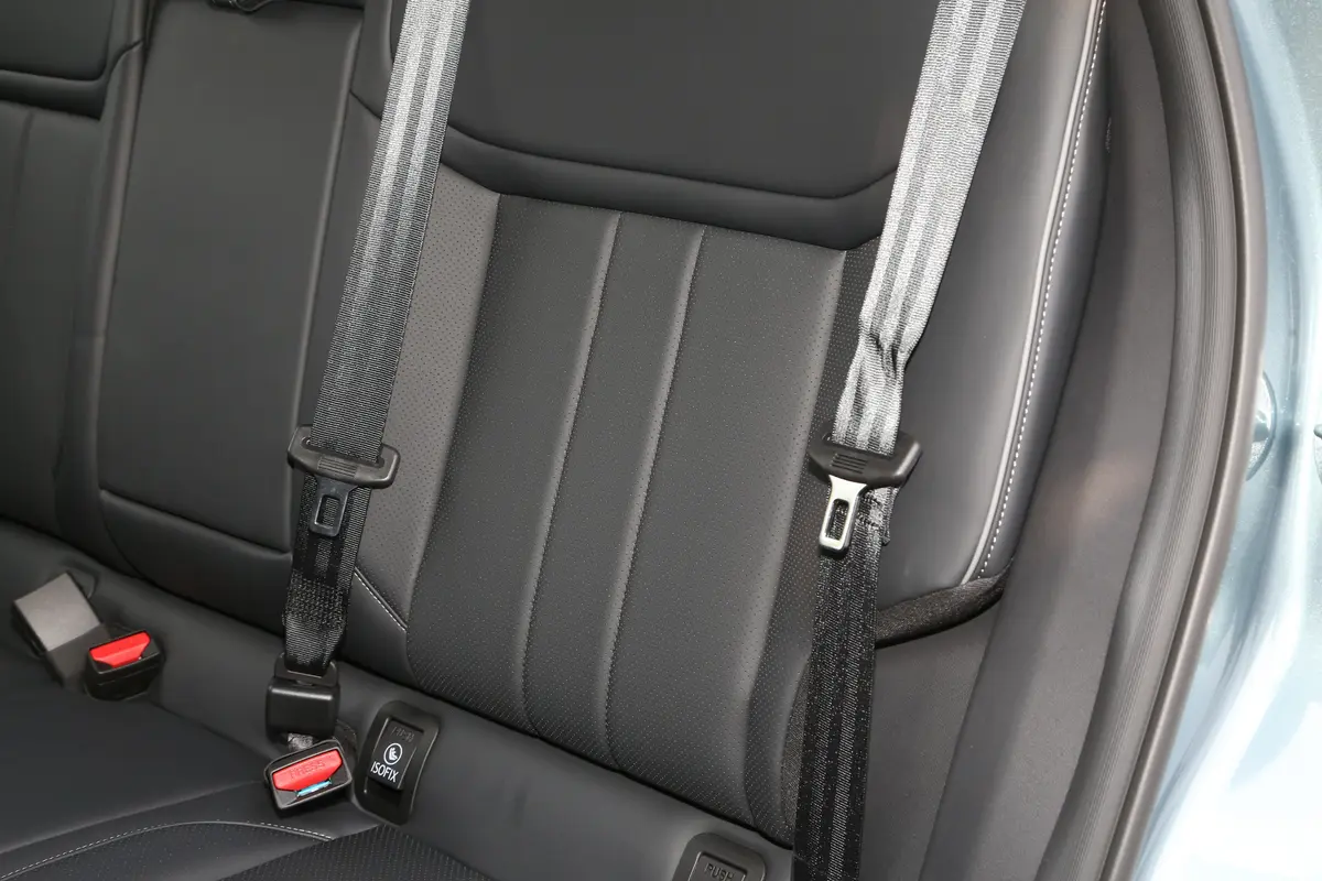 探索06悦野版 1.6T 四驱探秘型后排空间