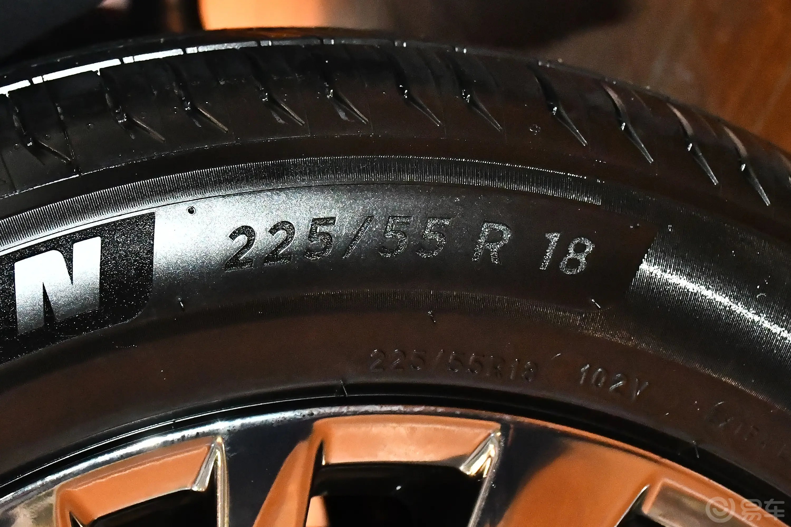 传祺M8宗师系列 双擎 2.0T 至尊版 7座后轮胎尺寸