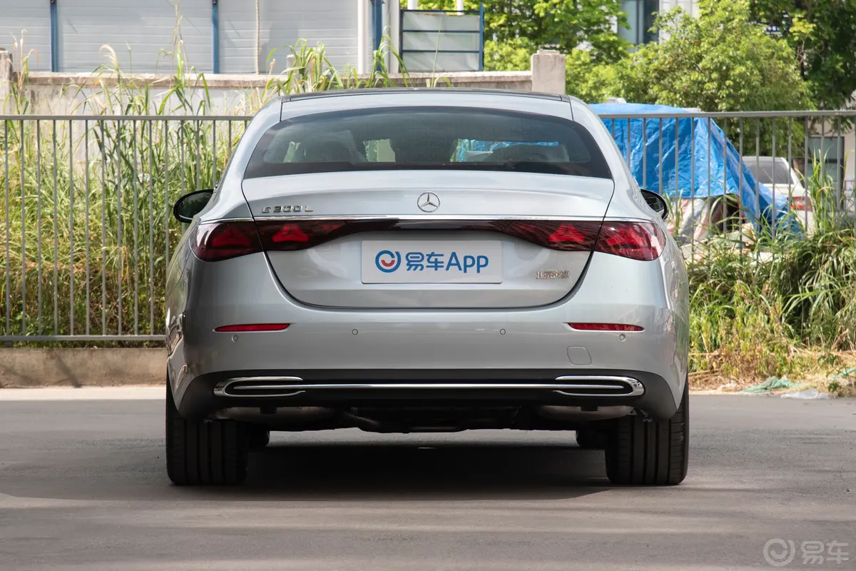 奔驰E级改款 E 300 L 豪华型正后水平