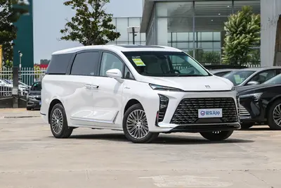 2024款 别克GL8 插电混动 陆尊 1.5T 138km 智享版 7座外观