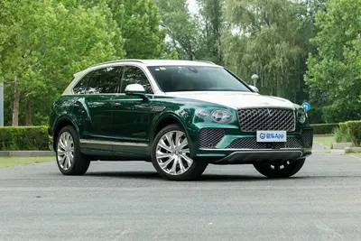 2024款 添越 4.0T V8 长轴距MULLINER版外观