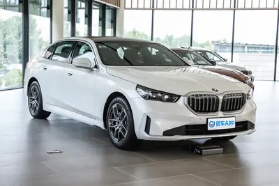 2024款 宝马5系 530Li xDrive 豪华套装外观