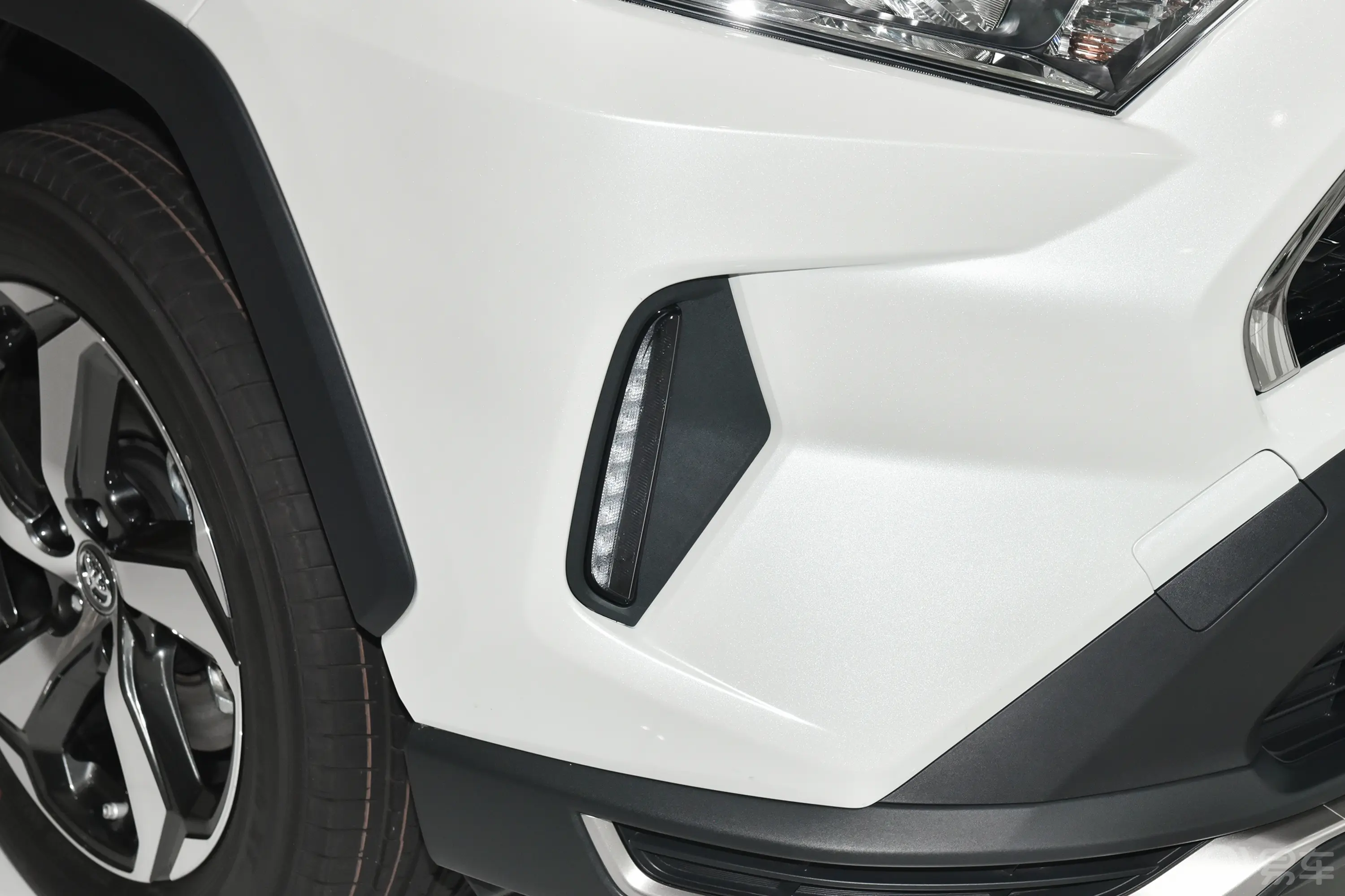 RAV4荣放 双擎E+2.5L 四驱豪华Pro版外观细节