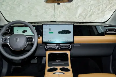 2024款 零跑C01 纯电版 525km 525后驱智行版内饰