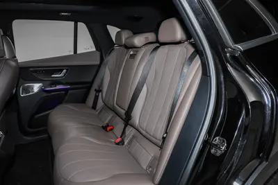 2024款 奔驰EQE SUV 500 4MATIC 豪华版空间