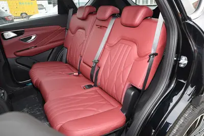 2025款 捷途X70 PLUS 1.5T 双离合旗舰版 5座空间