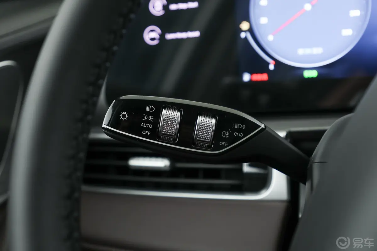 瑞虎8 PLUS冠军版 290TGDI 豪耀 5座灯光控制区