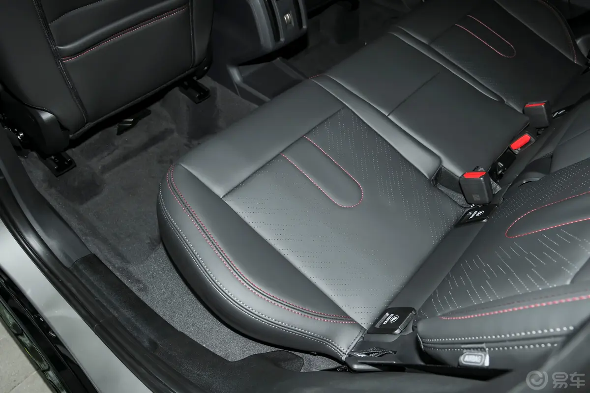 MINI JCW COUNTRYMAN2.0T JOHN COOPER WORKS后排空间