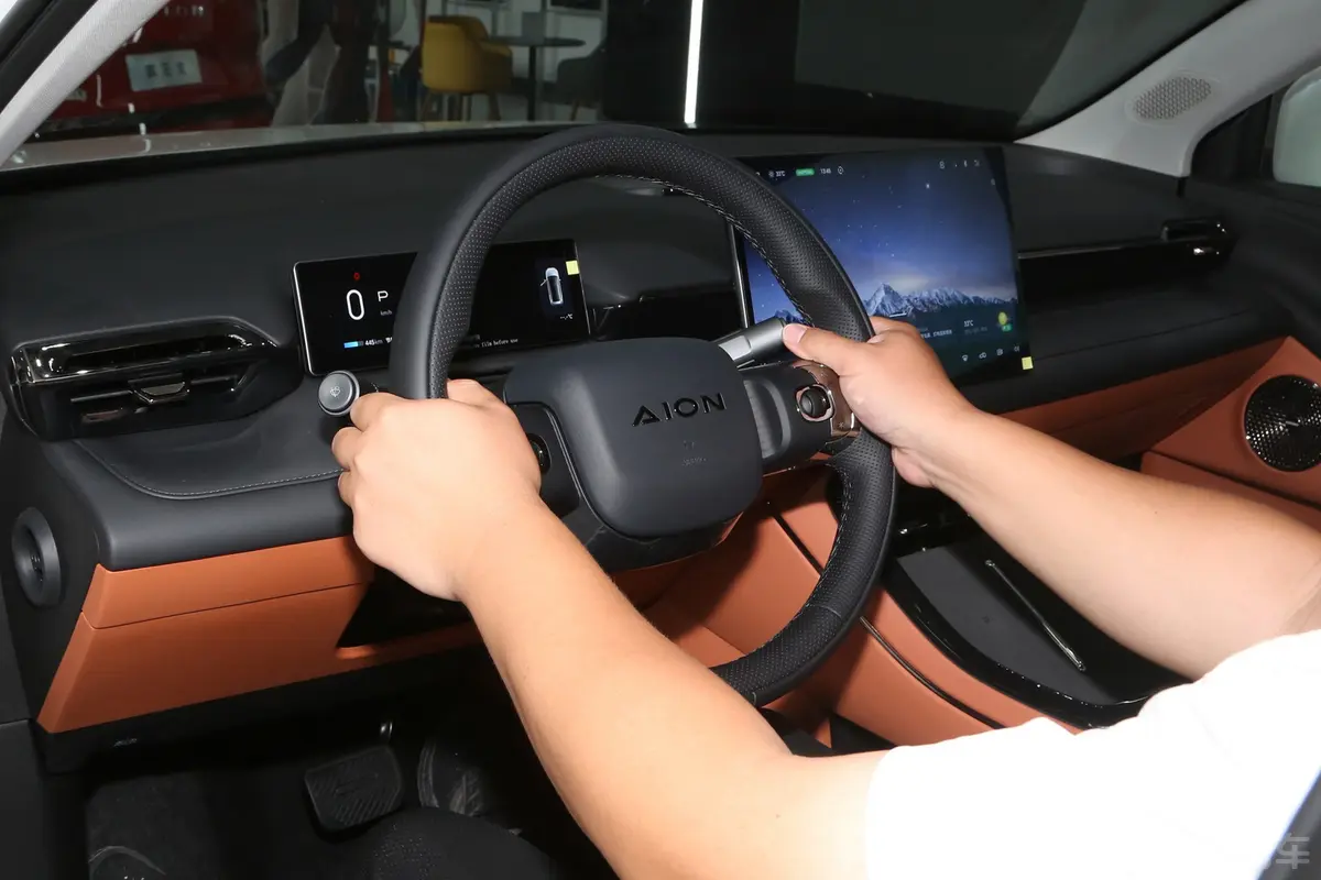 AION V埃安霸王龙 650km 智尊版 75.26kWh主驾驶位