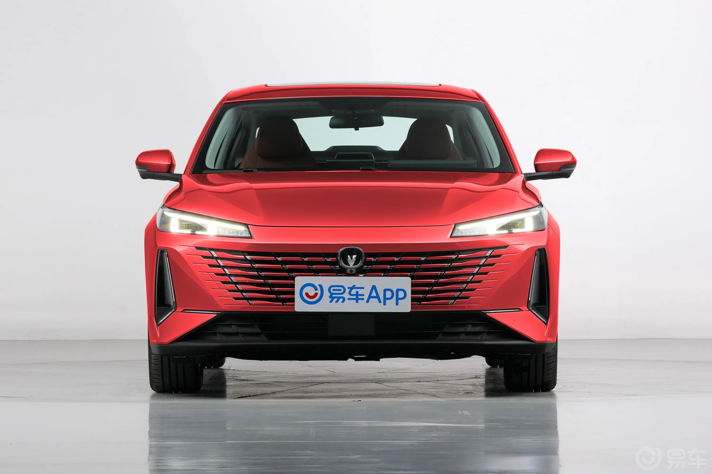 逸动1.5T GDI 双离合旗舰型正前水平