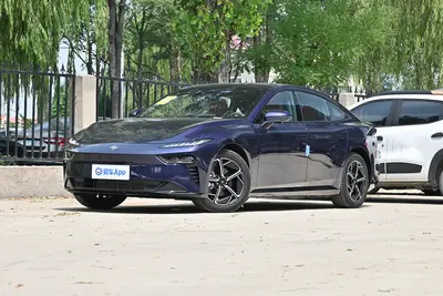 2024款 eπ007 增程版 200km 后驱Pro版外观