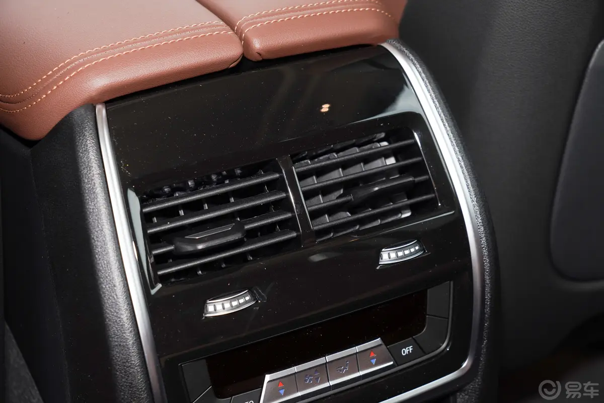 宝马X7xDrive40i 领先型 豪华套装后排(第二排)出风口