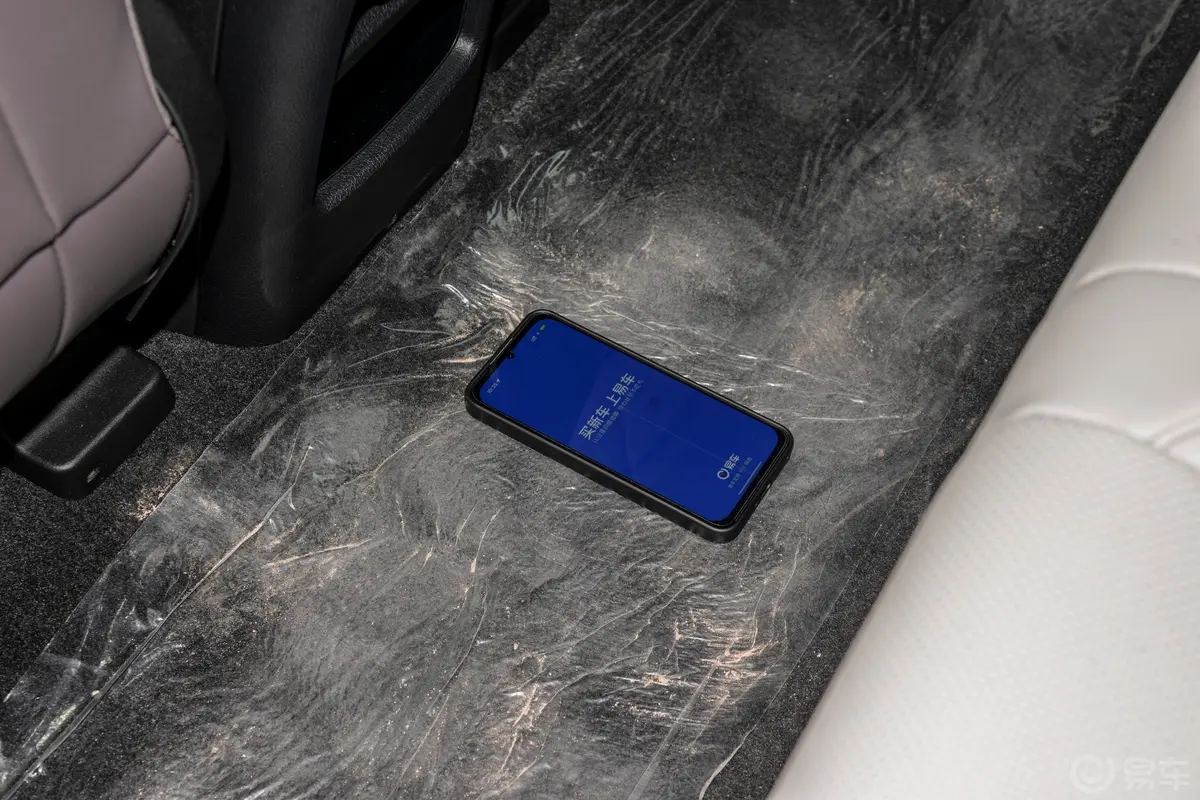 宋PLUS新能源EV 520km 尊贵型后排地板中间位置