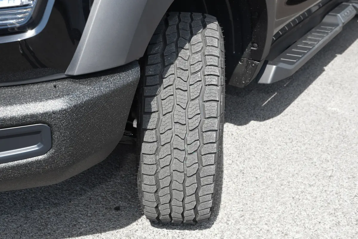 山海炮2.4T 穿越版 柴油轮胎花纹