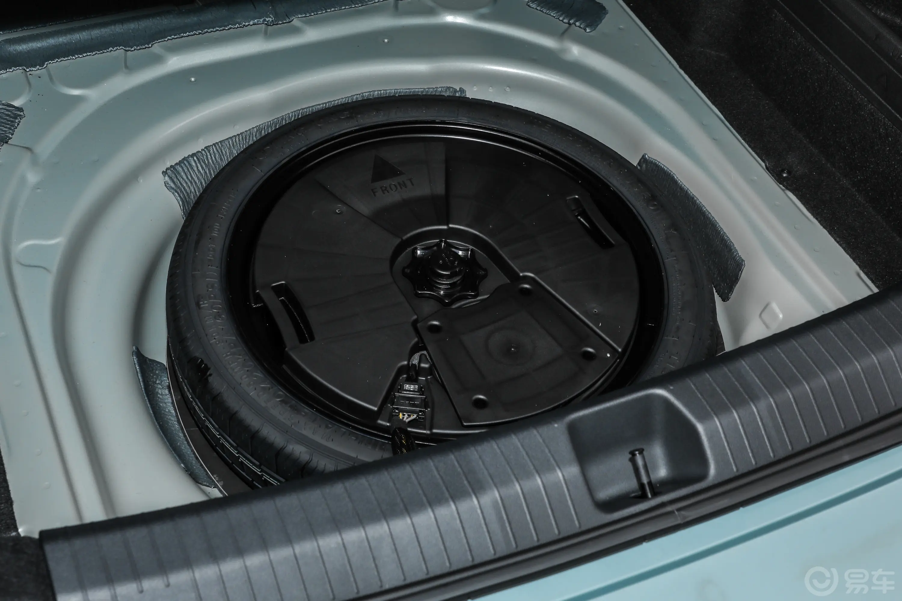 帕萨特Pro 380TSI 星空龙尊版备胎