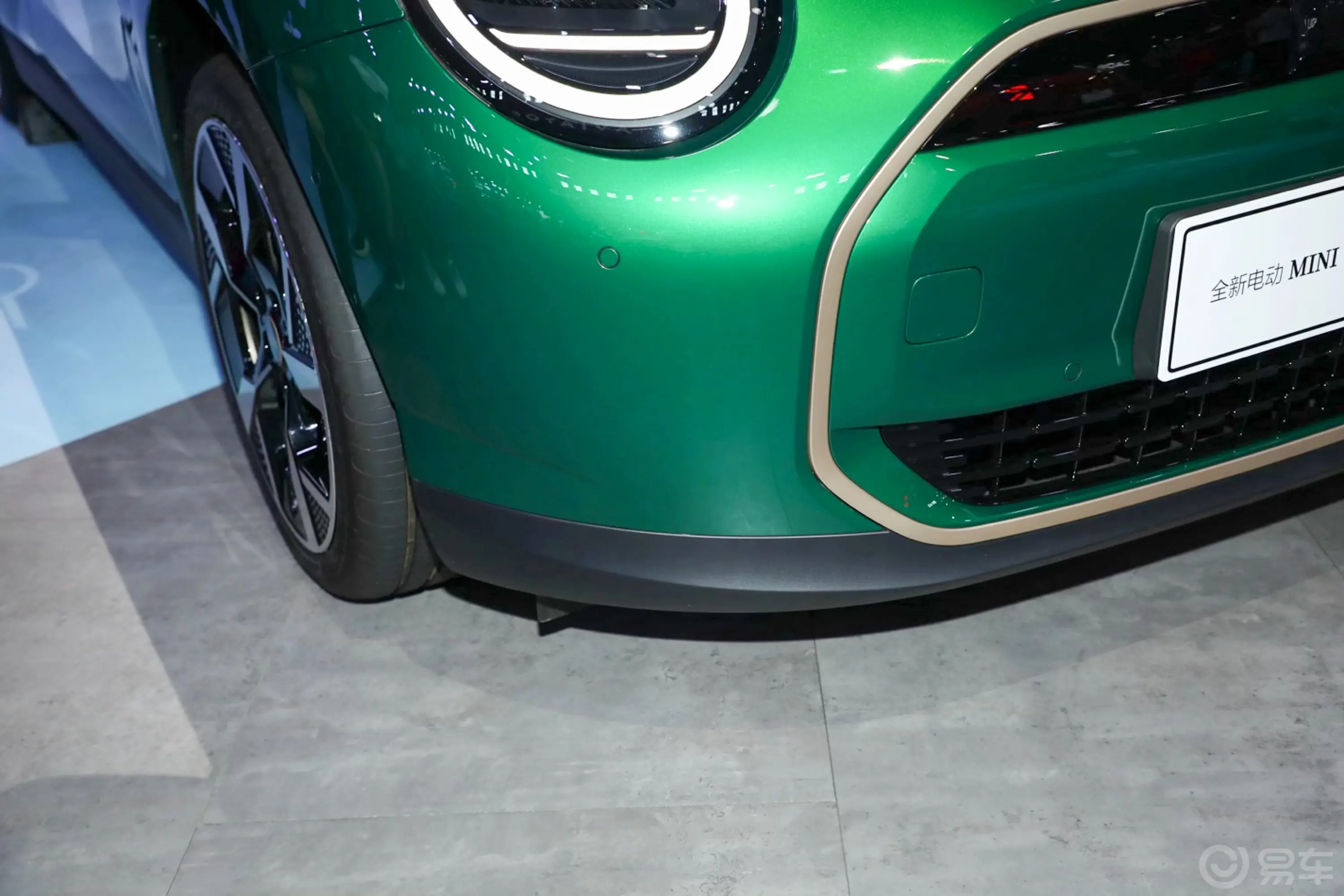 电动MINI COOPER452km COOPER SE 1/65限定版外观