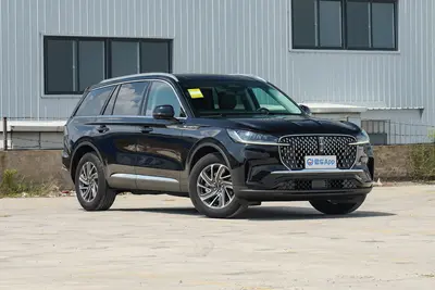 2024款 飞行家 3.0T 典雅版 6座外观