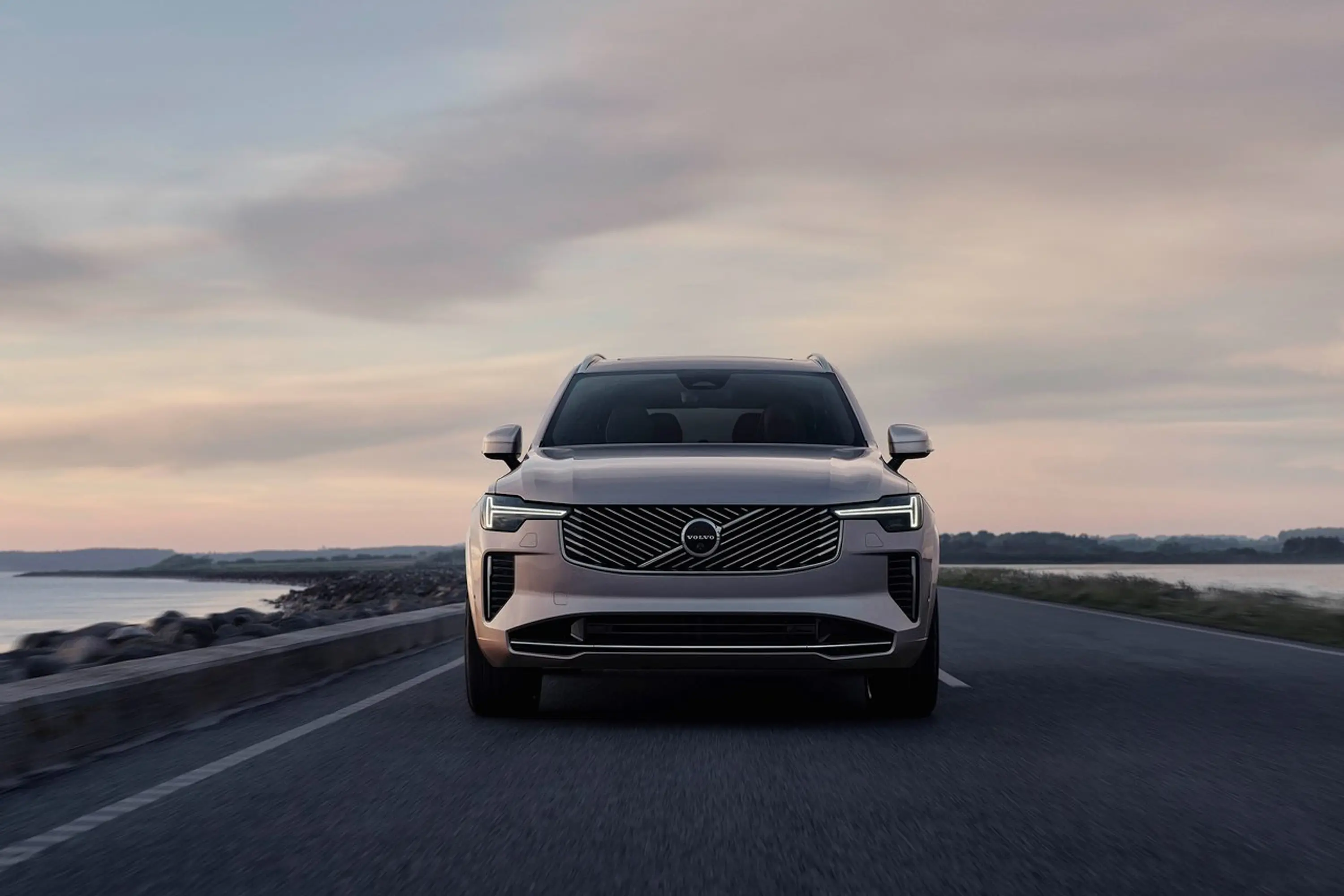 沃尔沃XC90 插电混动改款 T8 标准版外观