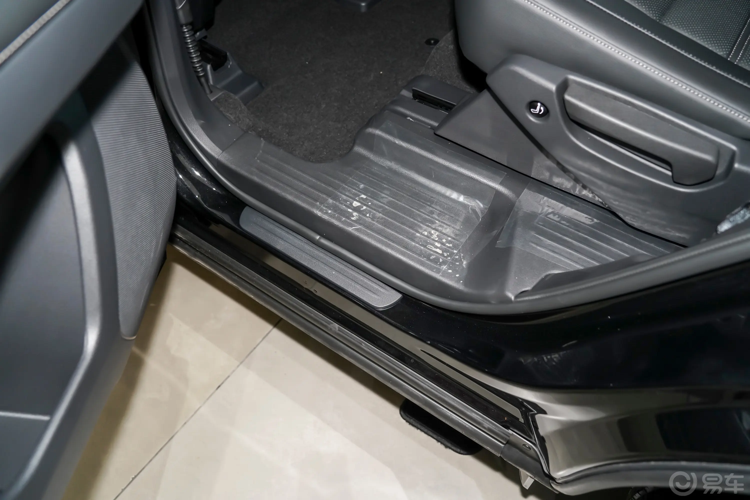 PATHFINDER 探陆2.0T 两驱智悦版 7座后排空间
