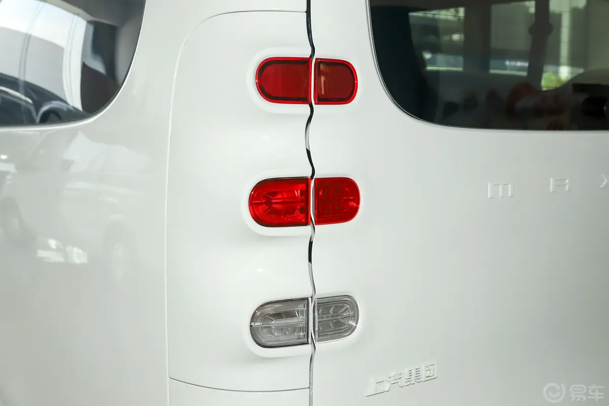 大拿M1405km 多功能客车 9座外观灯组