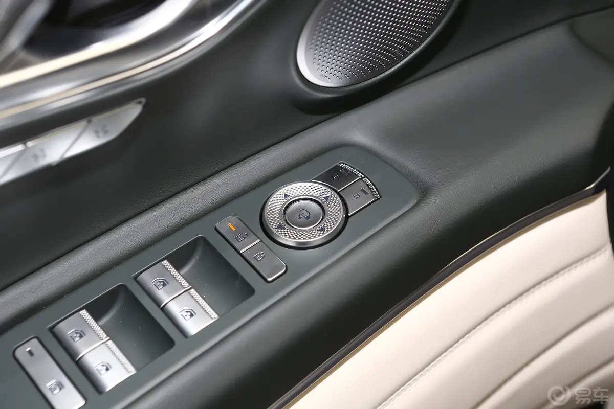 捷尼赛思GV802.5T 旗舰版 6座后视镜调节键