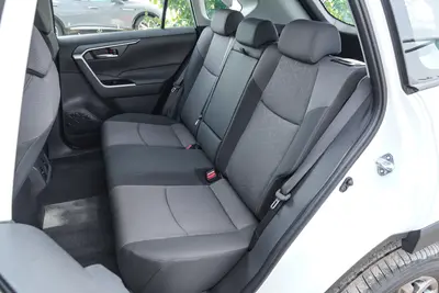 2024款 RAV4荣放 2.0L 两驱风尚版空间